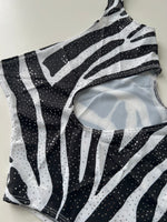 (27) Size 8 - Zebra Glitz Cut Out