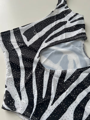 (27) Size 8 - Zebra Glitz Cut Out