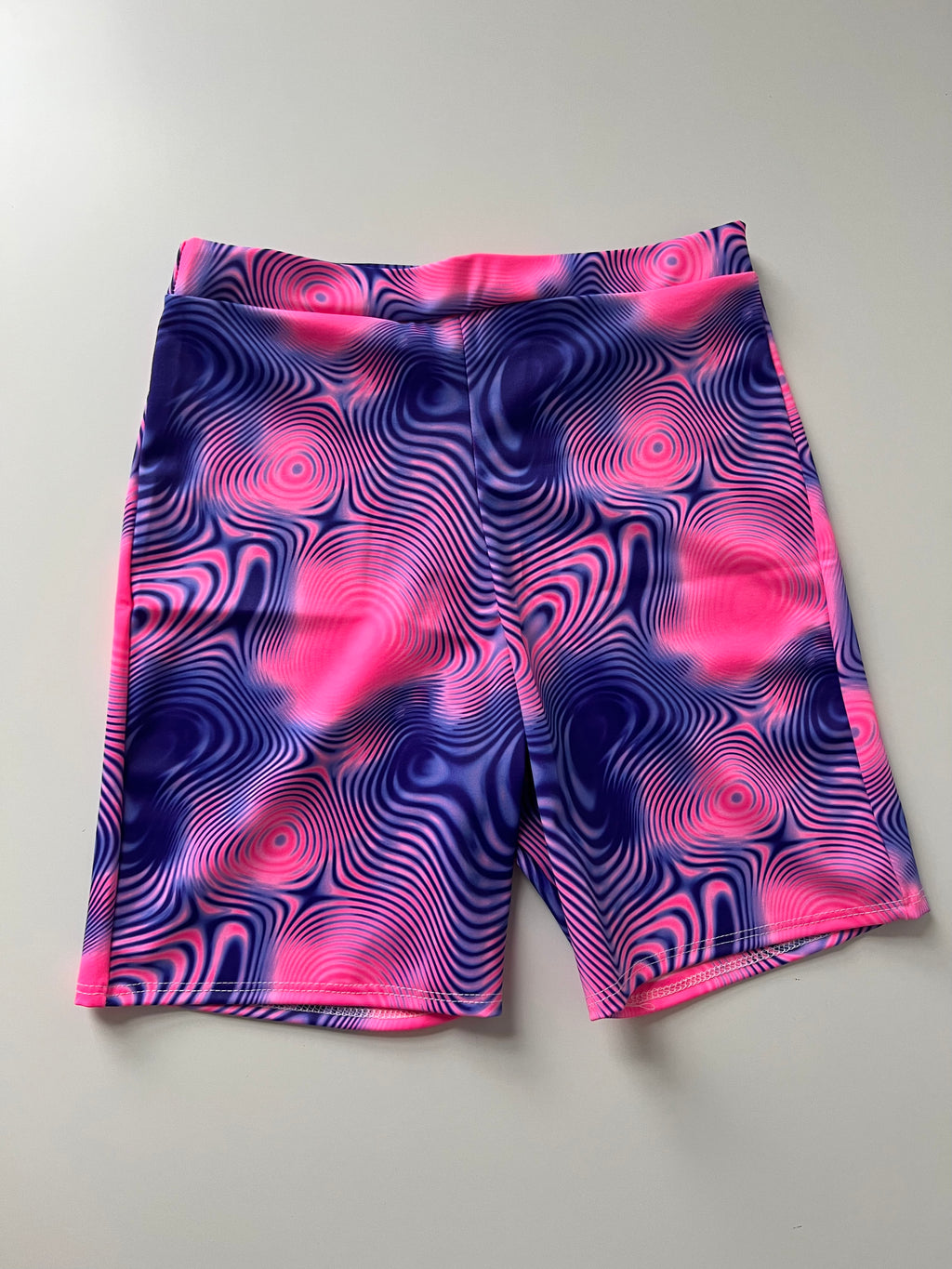 (56) - Size 4-6 - Swirl Shorts