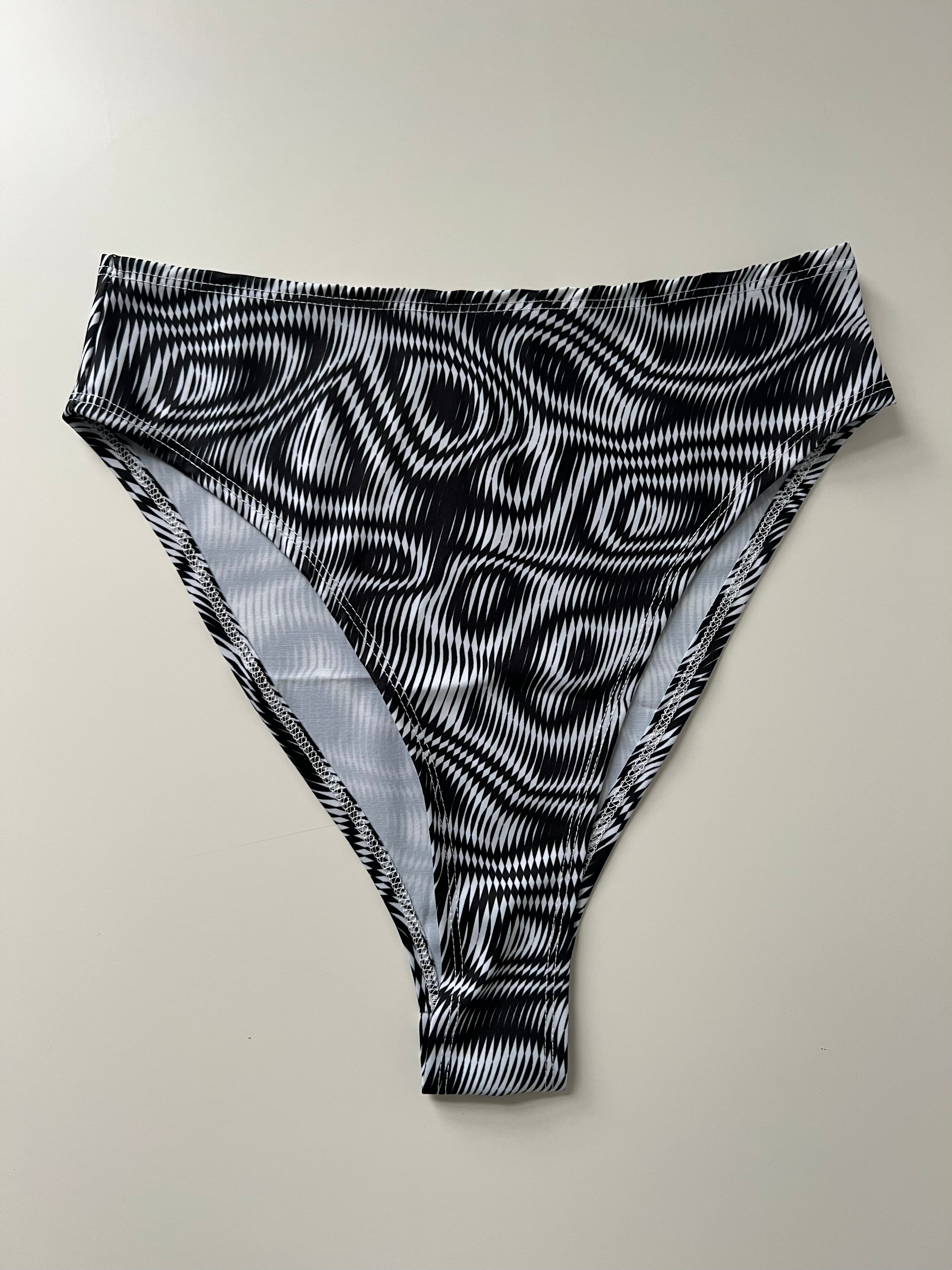 (76) - Size 10 - Trippy High Waist Bottoms