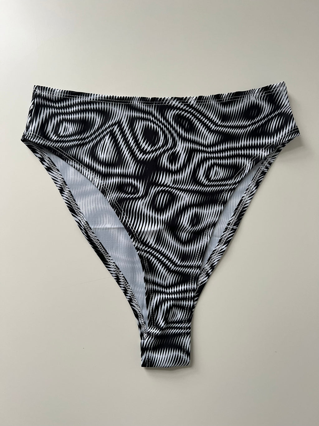 (76) - Size 10 - Trippy High Waist Bottoms
